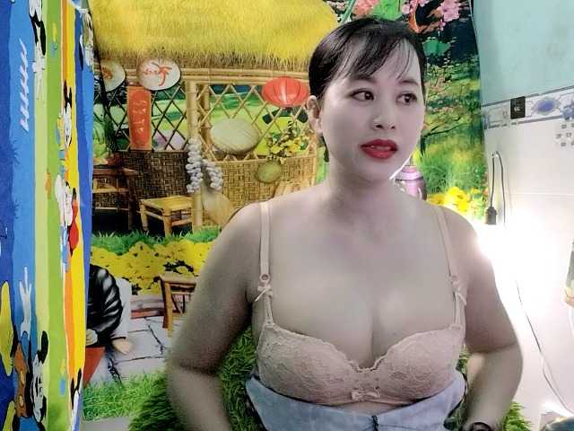 Youngsee69's BongaCams show and profile