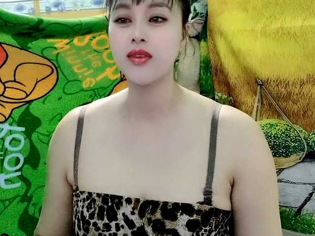 Youngsee69's BongaCams show and profile