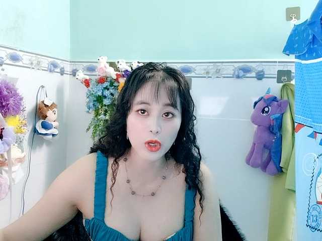Youngsee69 webcam bongacams model stream image
