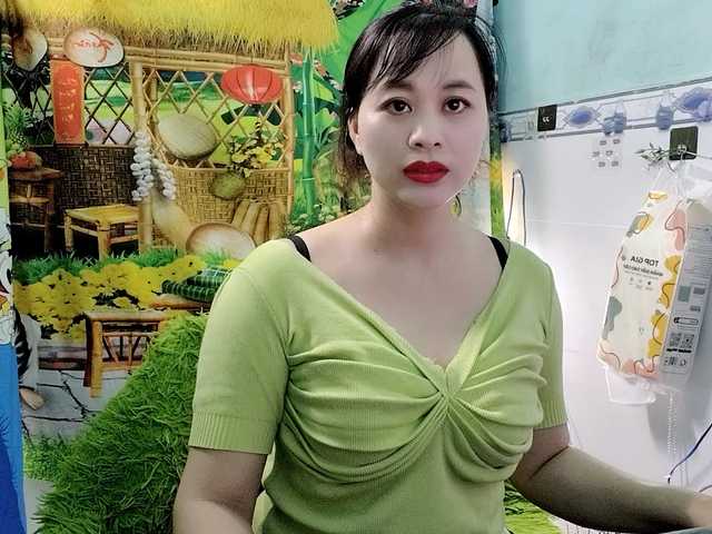 Youngsee69's BongaCams show and profile