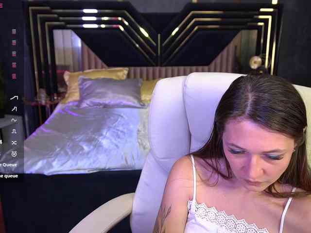 DreamyLinaa webcam