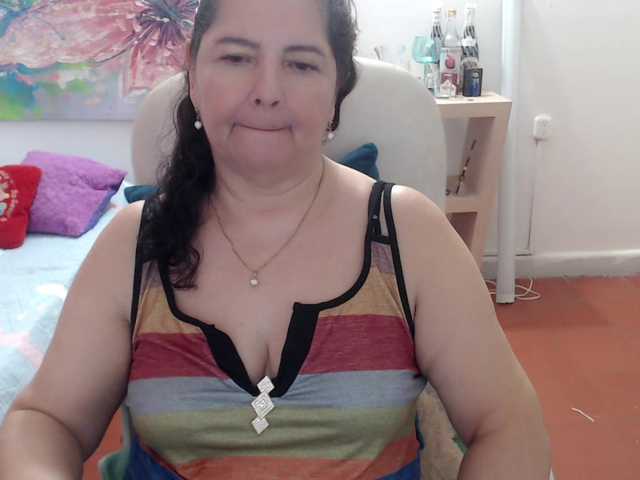 leonela's BongaCams show and profile