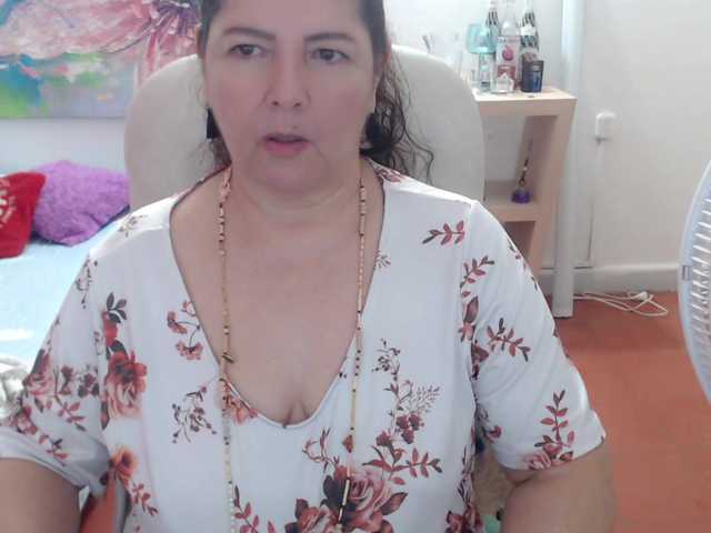 leonela's BongaCams show and profile