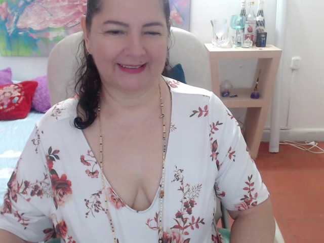 leonela's BongaCams show and profile