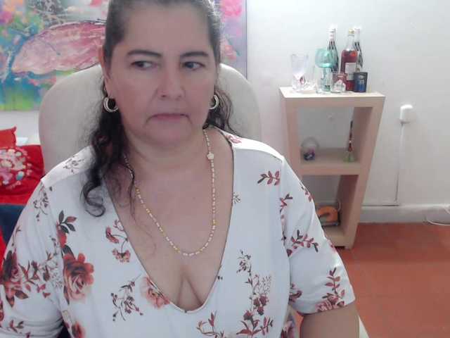 leonela's BongaCams show and profile