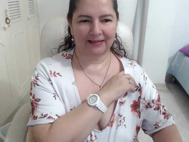 leonela's BongaCams show and profile