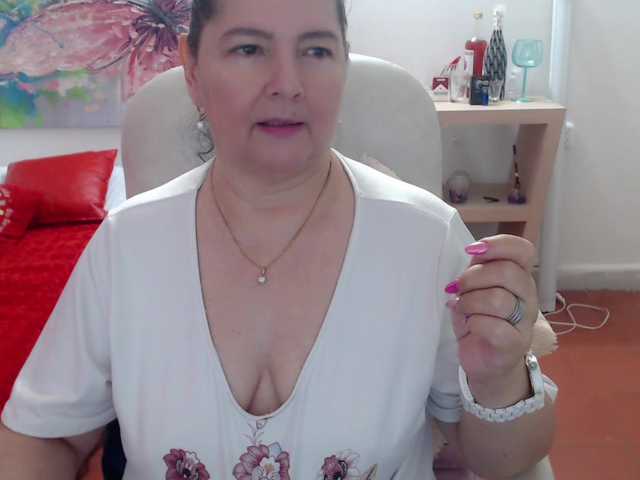 leonela from BongaCams