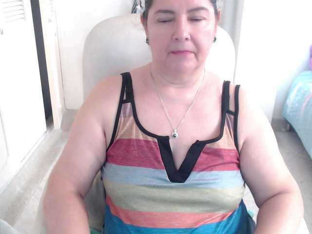 leonela's BongaCams show and profile