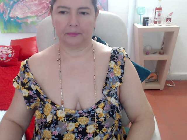 leonela's BongaCams show and profile