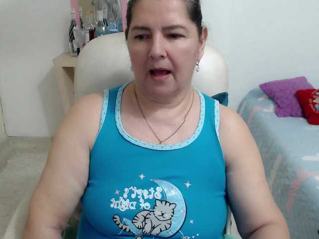 leonela's BongaCams show and profile