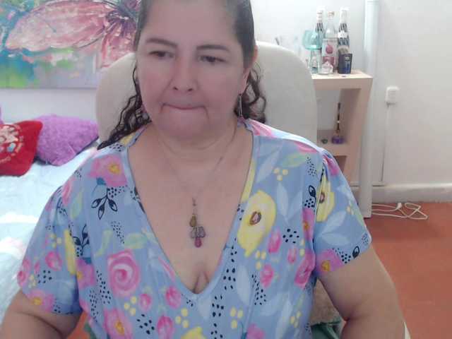 leonela's BongaCams show and profile