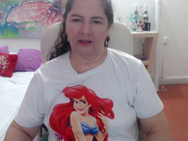 leonela's BongaCams show and profile