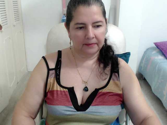 leonela's BongaCams show and profile