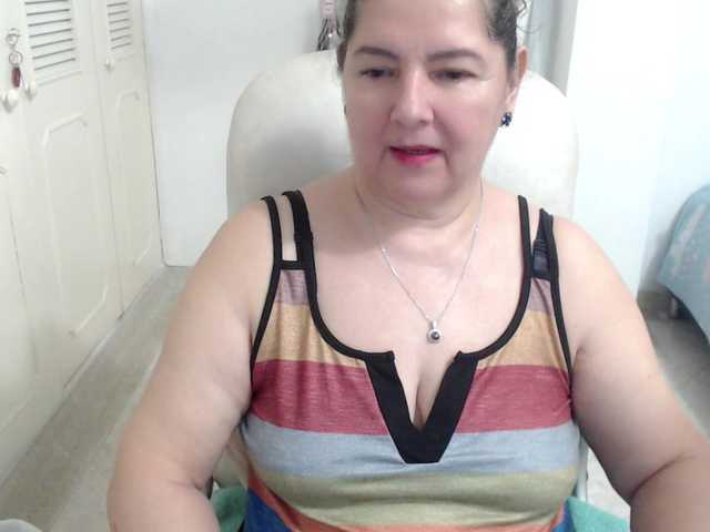 leonela's BongaCams show and profile