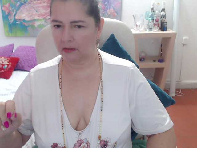 leonela's BongaCams show and profile