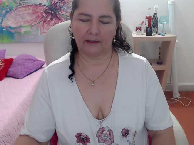 leonela's BongaCams show and profile