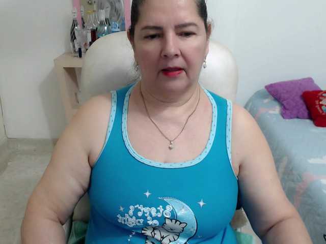 leonela's BongaCams show and profile