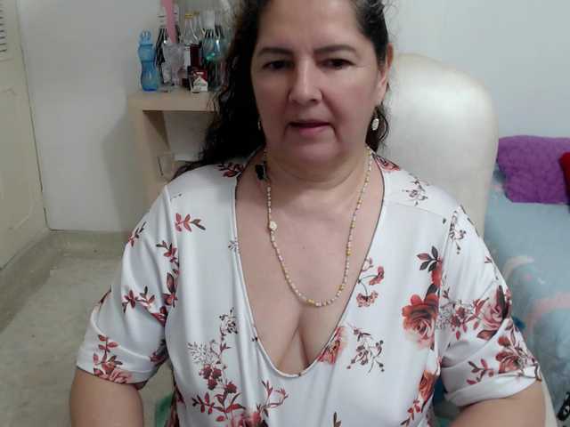 leonela's BongaCams show and profile