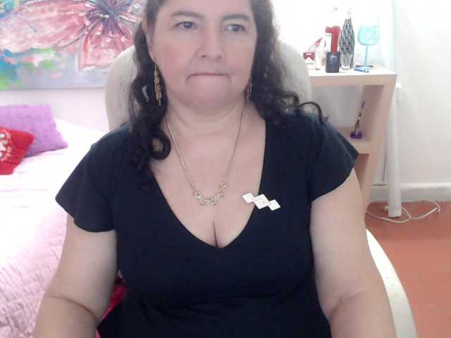 leonela's BongaCams show and profile