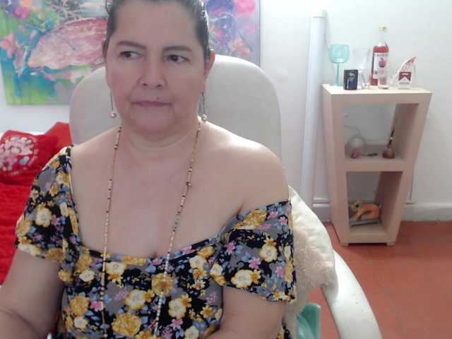 leonela's BongaCams show and profile