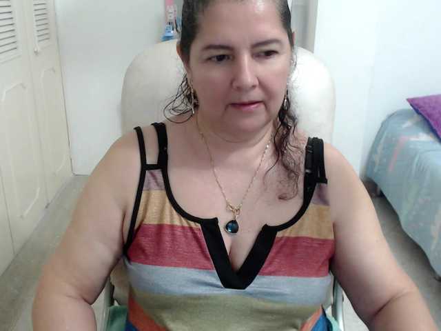 leonela's BongaCams show and profile