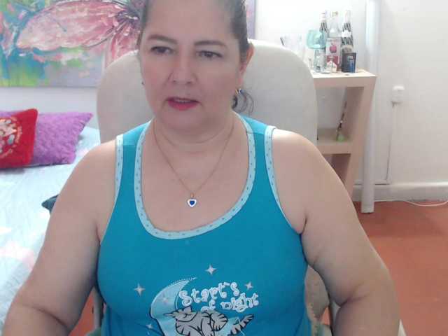 leonela's BongaCams show and profile