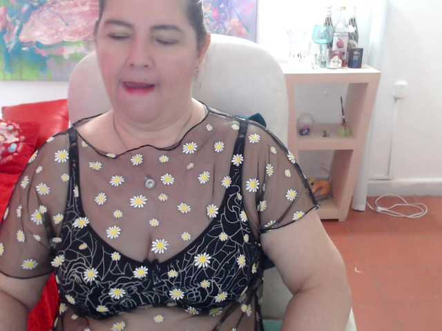 leonela's BongaCams show and profile