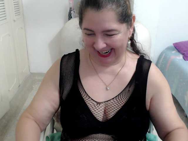 leonela's BongaCams show and profile