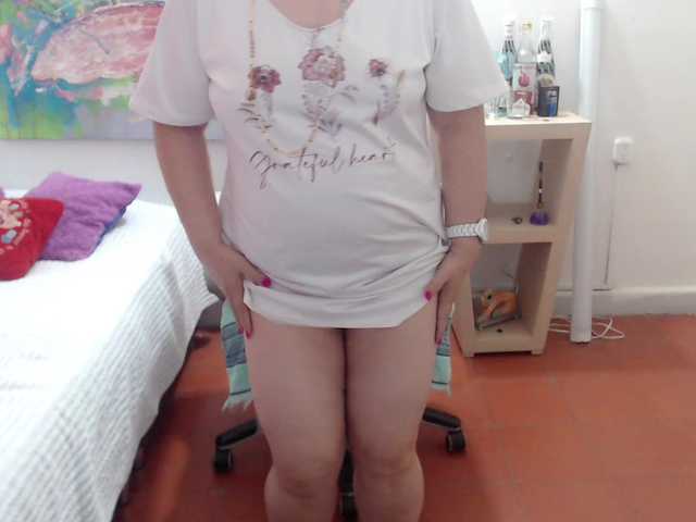 leonela live cam profile