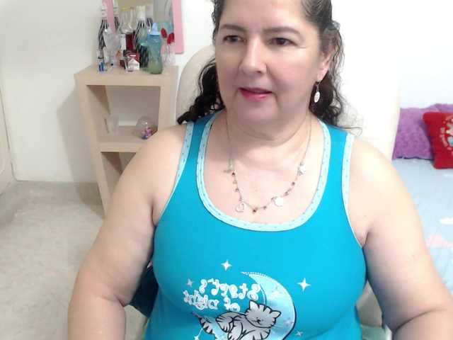 leonela's BongaCams show and profile