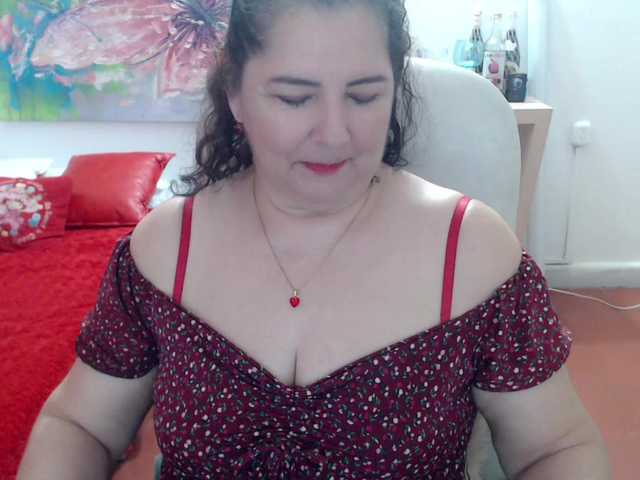 leonela's BongaCams show and profile
