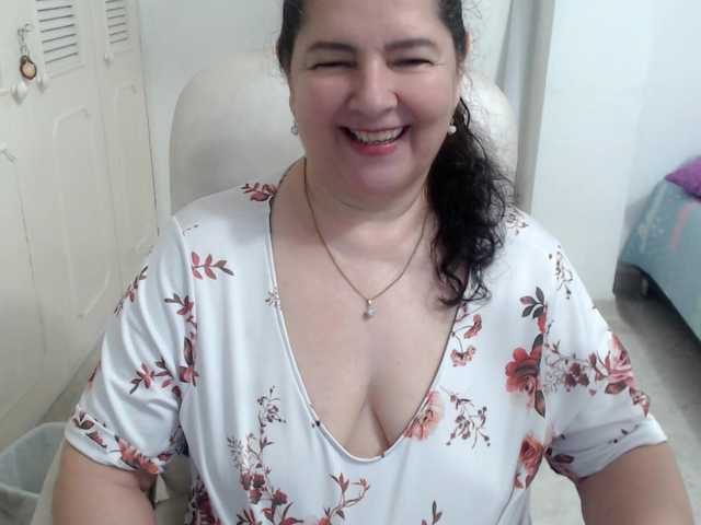 leonela's BongaCams show and profile