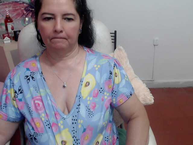 leonela on BongaCams