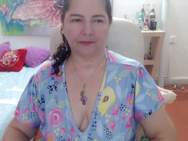 leonela's BongaCams show and profile