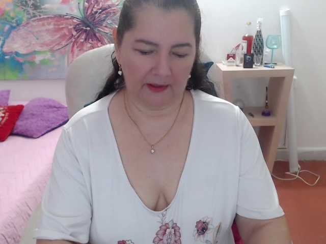 leonela's BongaCams show and profile