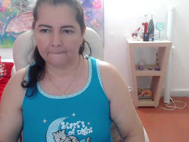 leonela's BongaCams show and profile