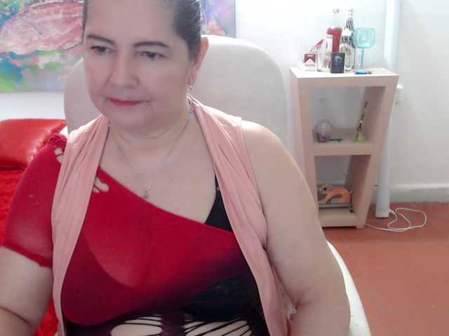 leonela, une amatrice française avec qui discuter et avoir du sexe