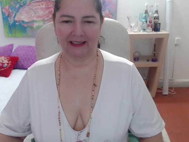 leonela's BongaCams show and profile