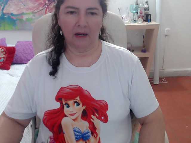 leonela's BongaCams show and profile