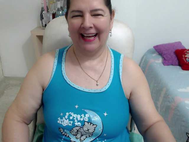 leonela's BongaCams show and profile