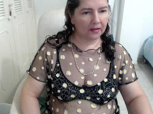 leonela's BongaCams show and profile