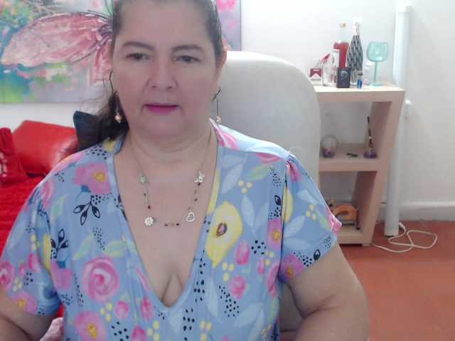 leonela's BongaCams show and profile