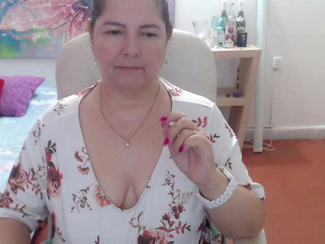 leonela's BongaCams show and profile