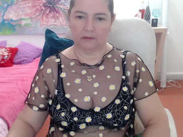 leonela's BongaCams show and profile