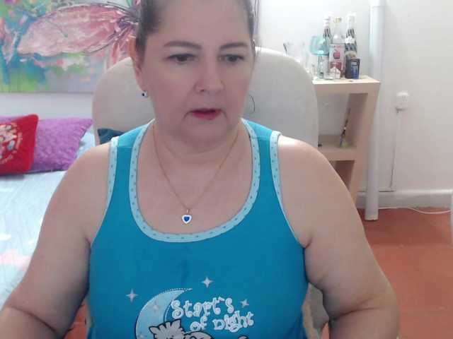 leonela's BongaCams show and profile