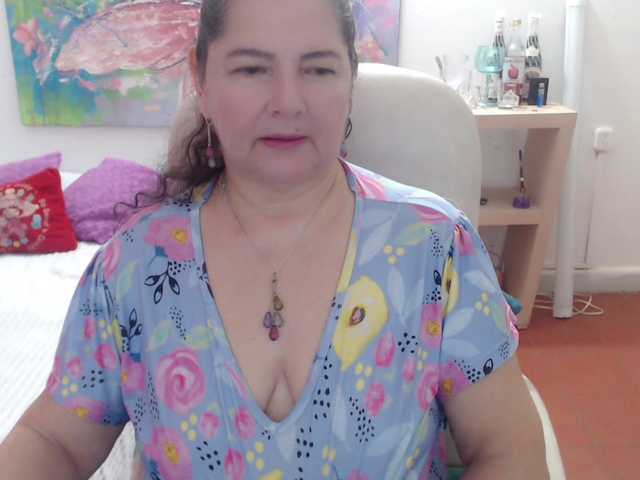 leonela's BongaCams show and profile