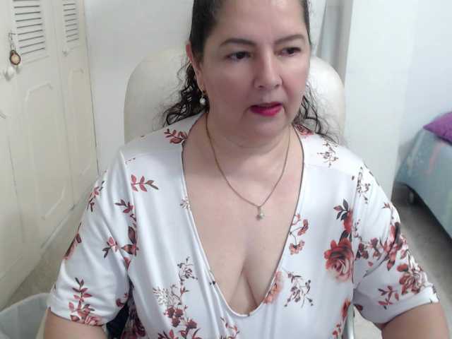 leonela's BongaCams show and profile