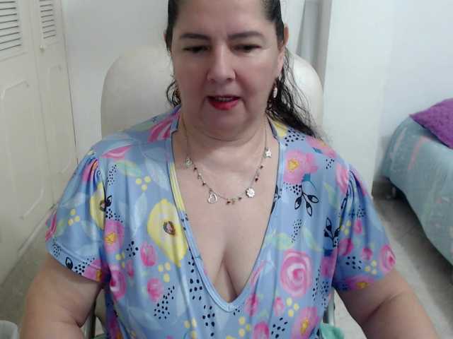 leonela's BongaCams show and profile