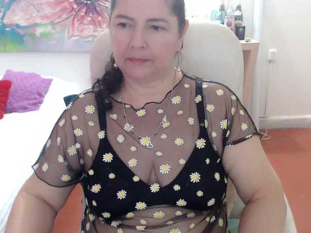 leonela live cam profile