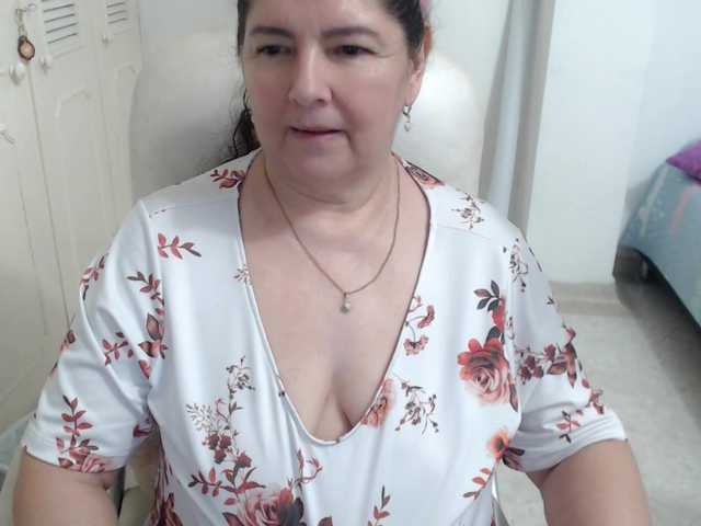 leonela's BongaCams show and profile